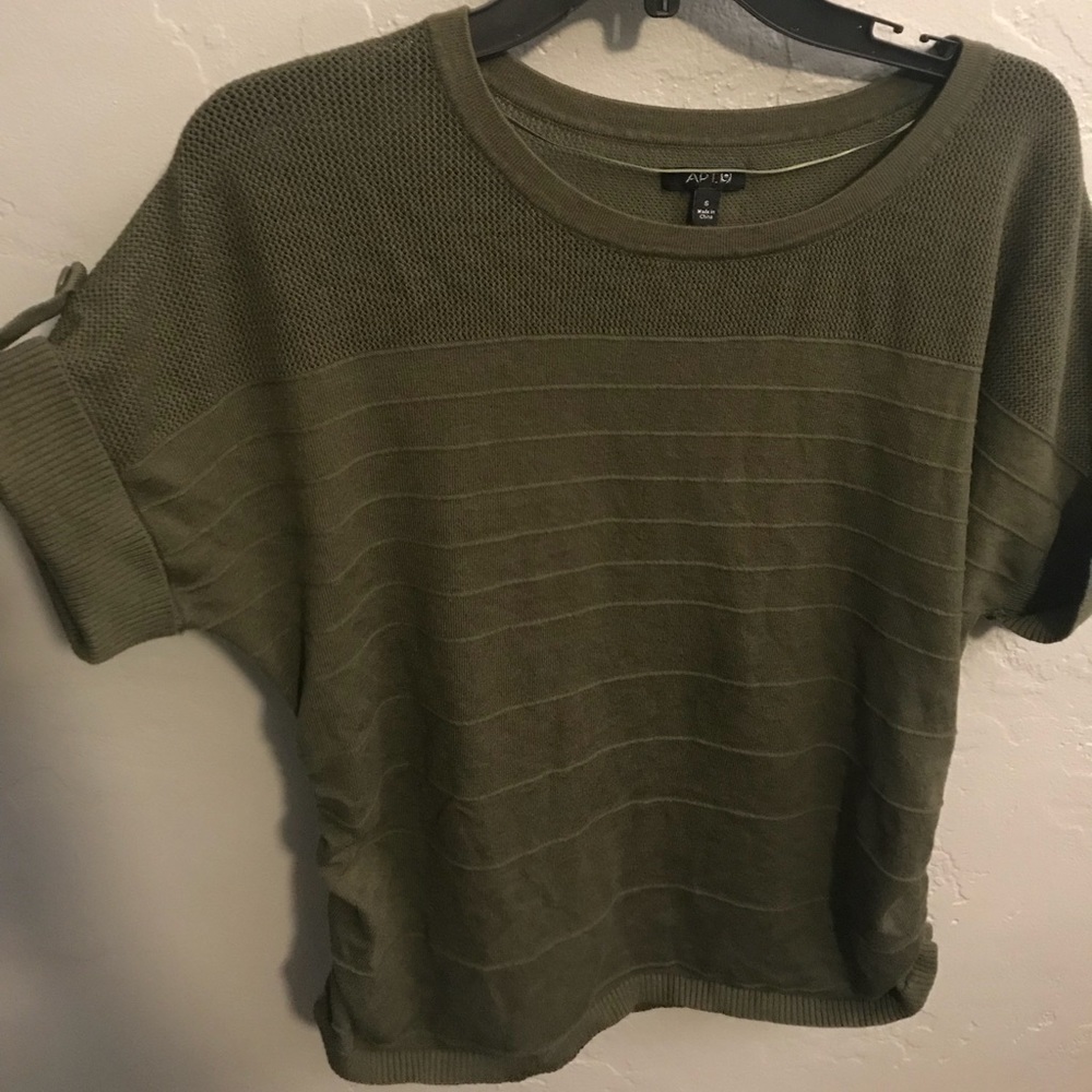 Apt 9 sweater shirt